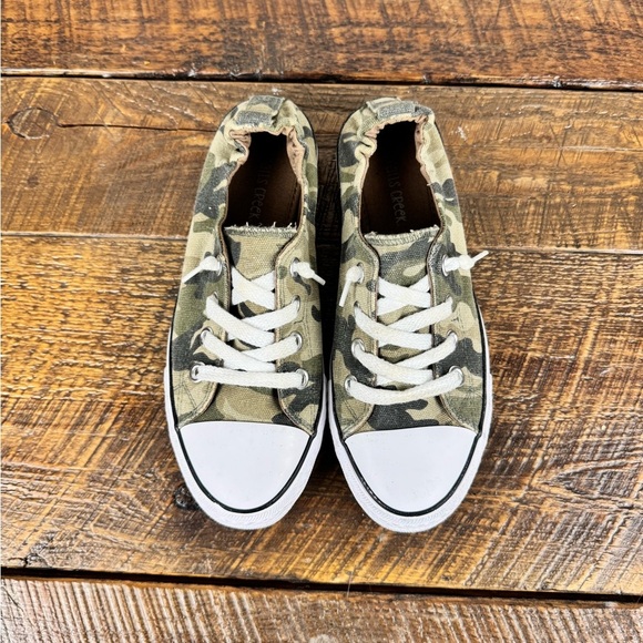 Falls Creek Camouflage Women's Sneakers - Picture 2 of 6